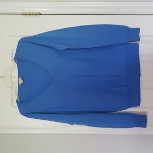 Lightweight J Crew ladies v neck long sleeve sweater. Blue. Medium